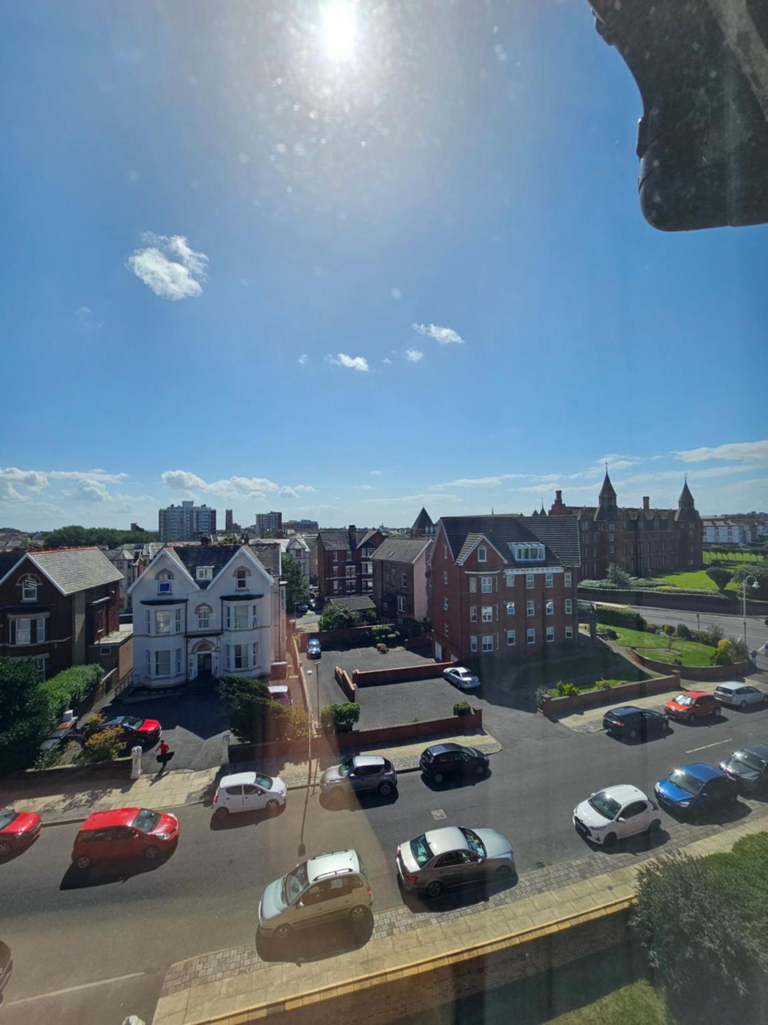 2 Bed Apartment Lakeside On The Promenade Southport Esterno foto